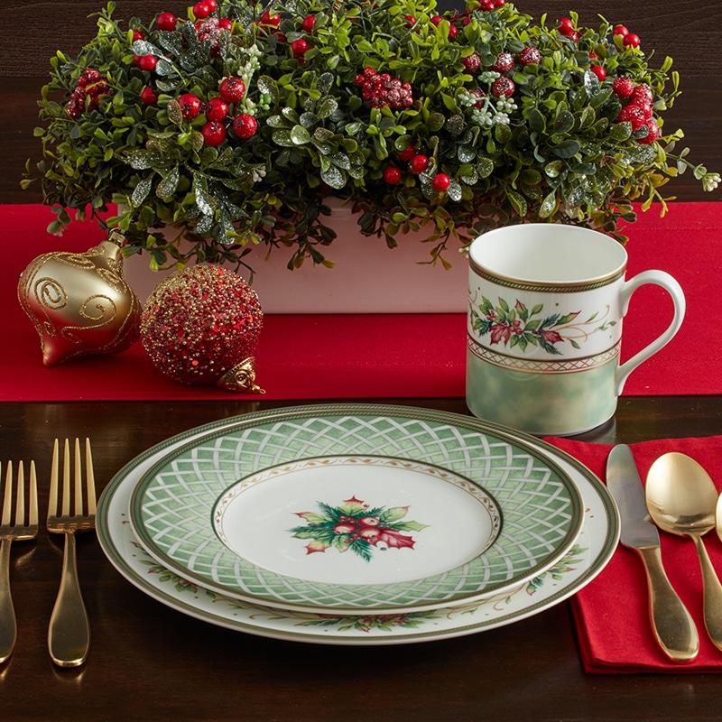 Winter Holiday Green Wreath Salad Plate